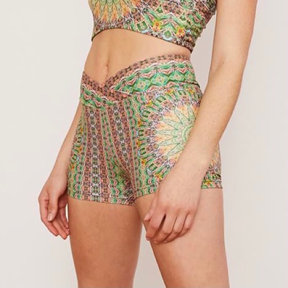 Wolven Threads Fauna Crossover High Waisted Short - Picture 1 of 8